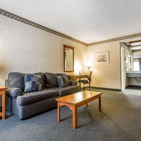 Quality Inn & Suites Silicon Valley Santa Clara Exterior photo