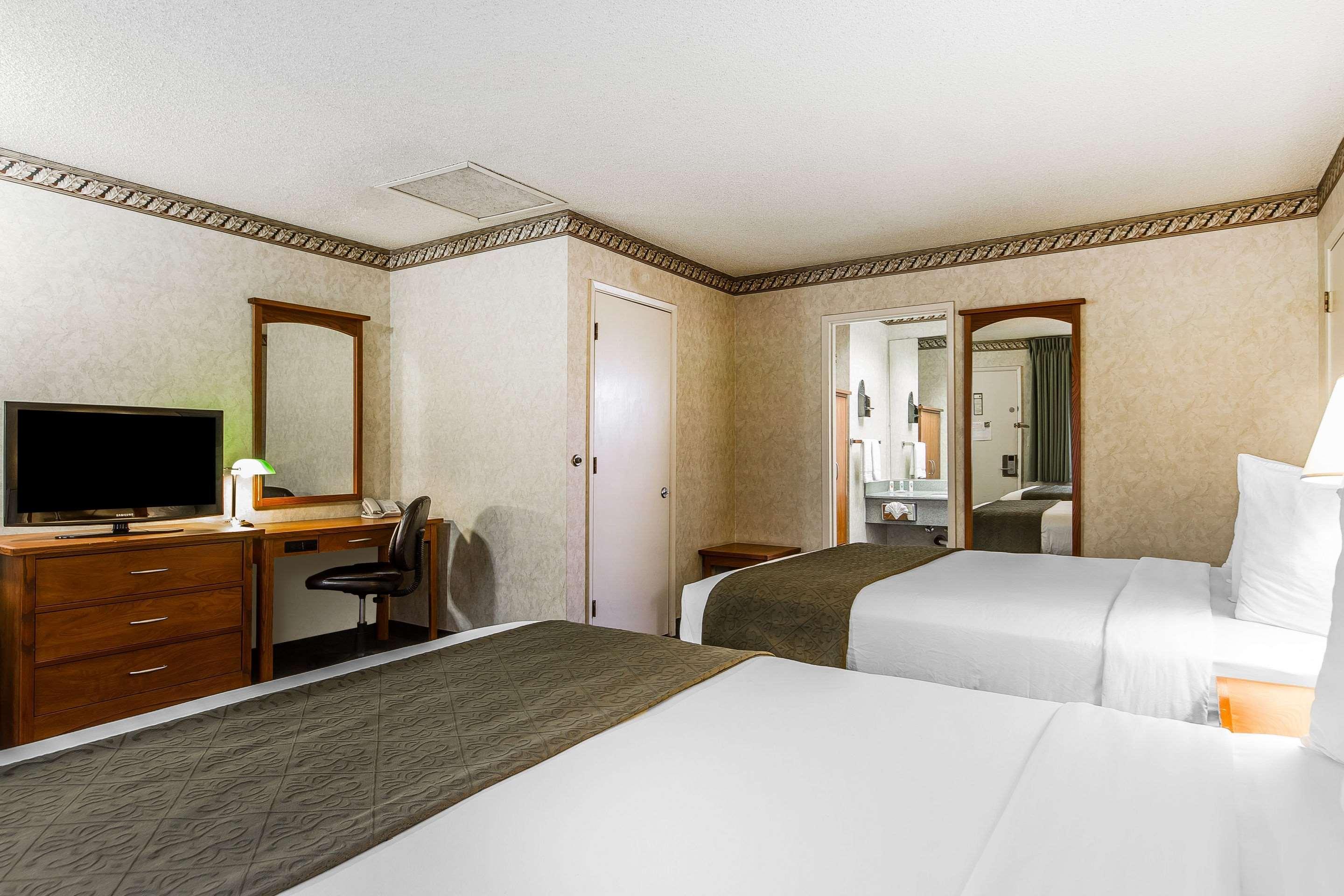 Quality Inn & Suites Silicon Valley Santa Clara Exterior photo