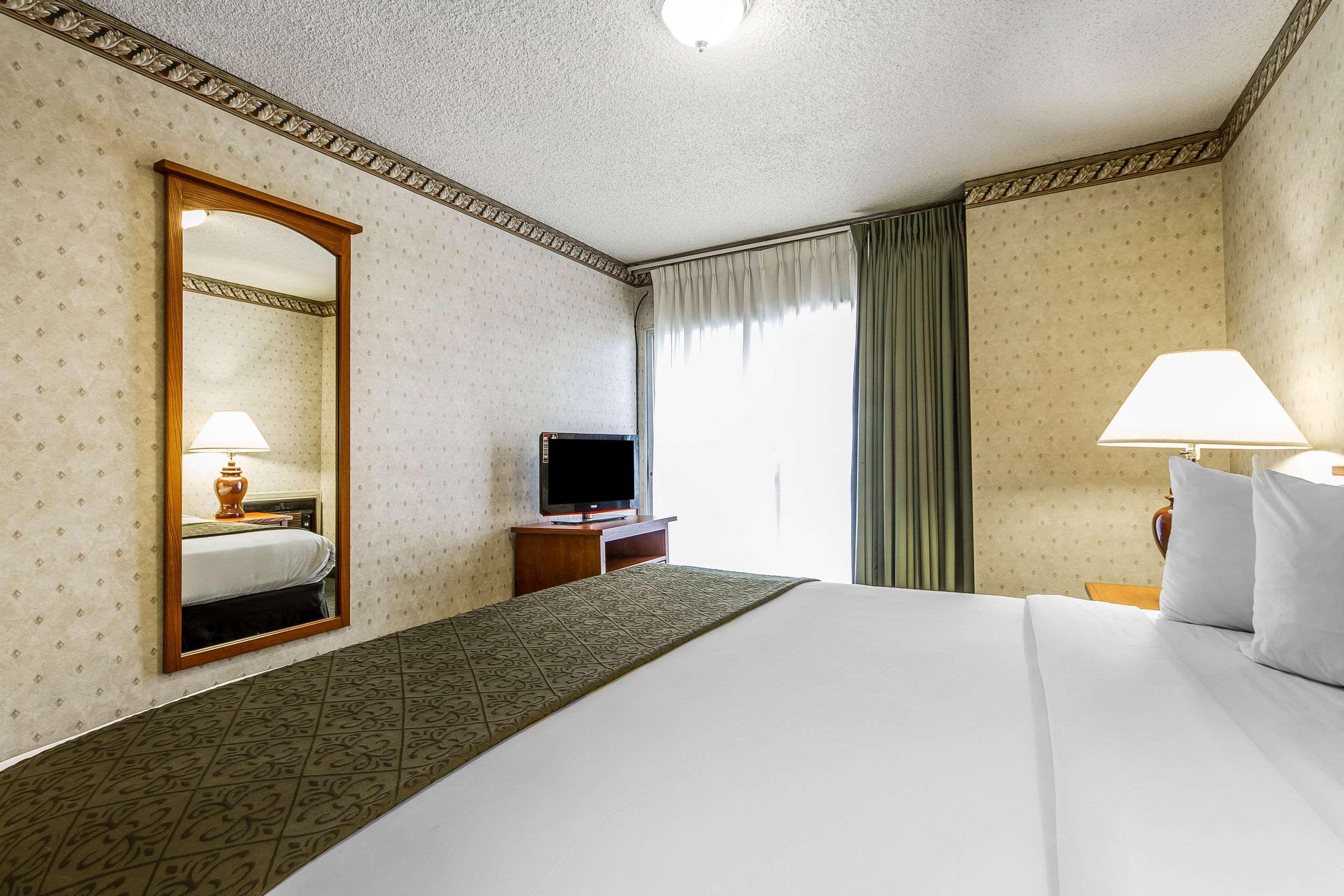 Quality Inn & Suites Silicon Valley Santa Clara Exterior photo
