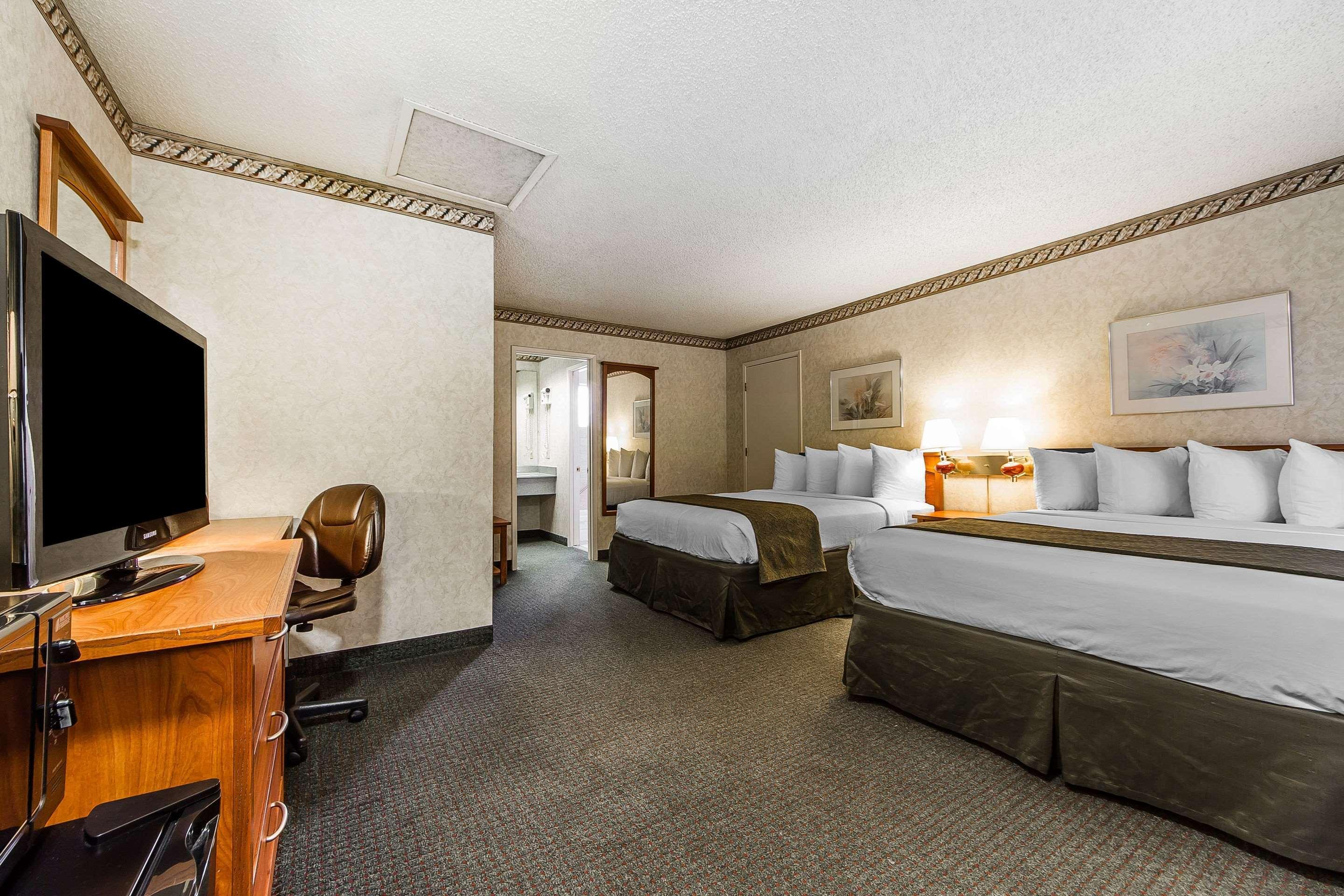 Quality Inn & Suites Silicon Valley Santa Clara Exterior photo