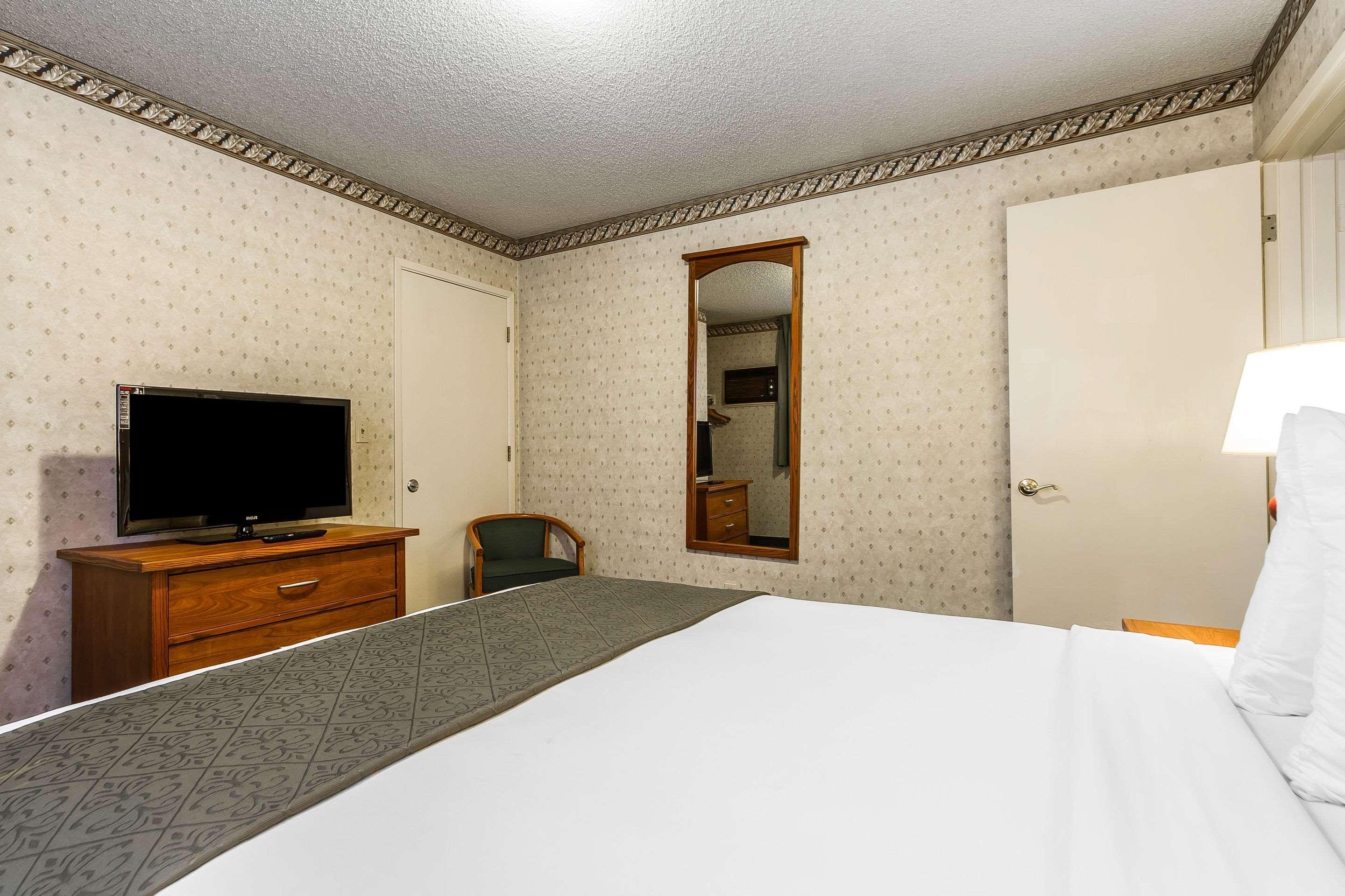 Quality Inn & Suites Silicon Valley Santa Clara Exterior photo
