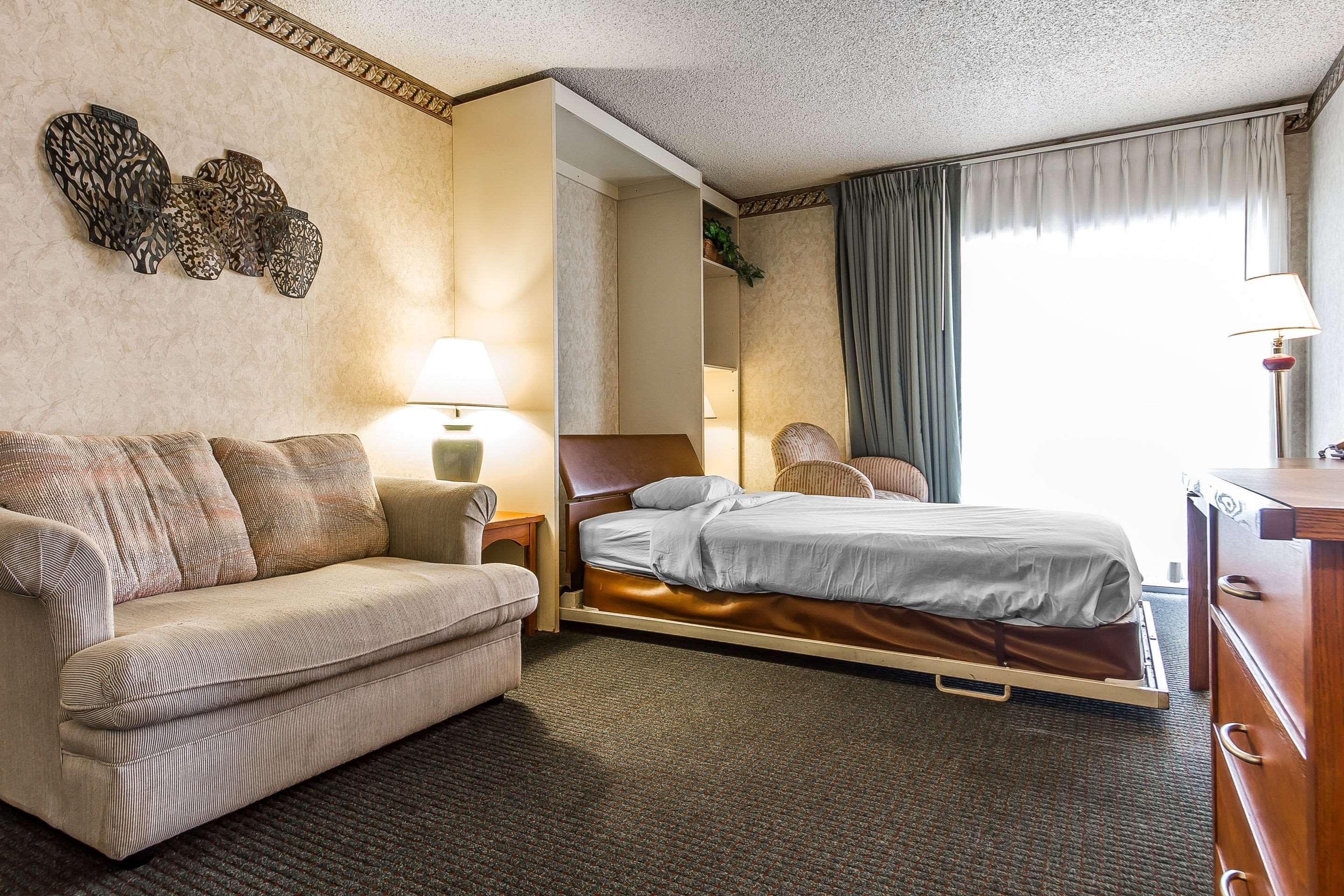 Quality Inn & Suites Silicon Valley Santa Clara Exterior photo
